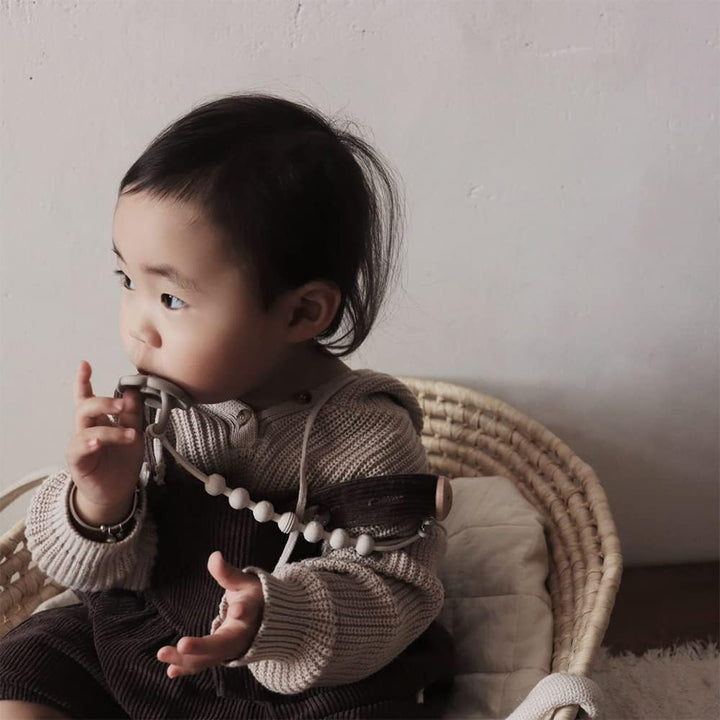 Dummy Clip, 2 Pack Silicone Dummy Clips with Wooden Design Pacifier Holder Clip, Soft Flexible Pacifier Clips for Boys and Girls (White)