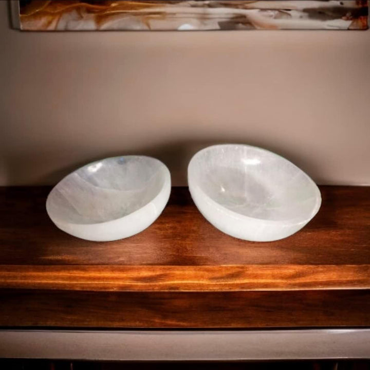 Crystal Selenite Charging round Shape Handmade Bowl Alter Cleansing Spiritual Energy Healing Plate Charge White Dish Meditation Tumbles Creative Dish Jewelry Storage Decoration or Gift