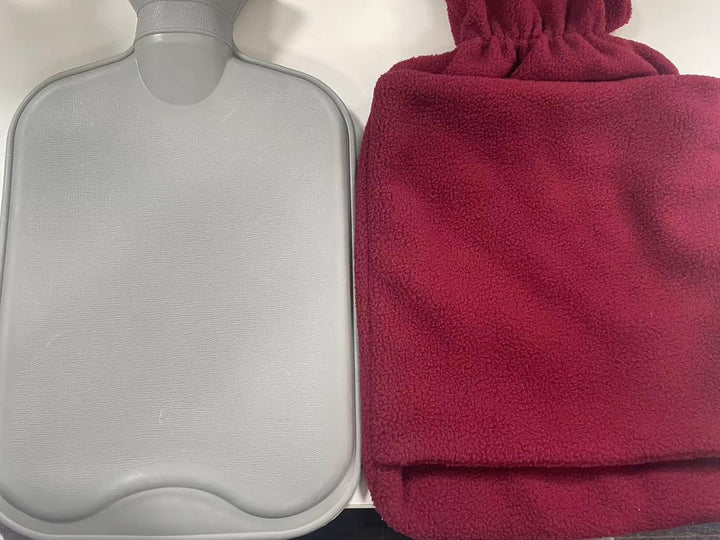 Hot Water Bottle with Fleece Cover - 2L Large Leakproof Hot Water Bag - Soft Hot Water Bottle with Hand Pocket and Natural Rubber -For Hands, Feet, Shoulders, Neck, Abdomen, Legs (Red)
