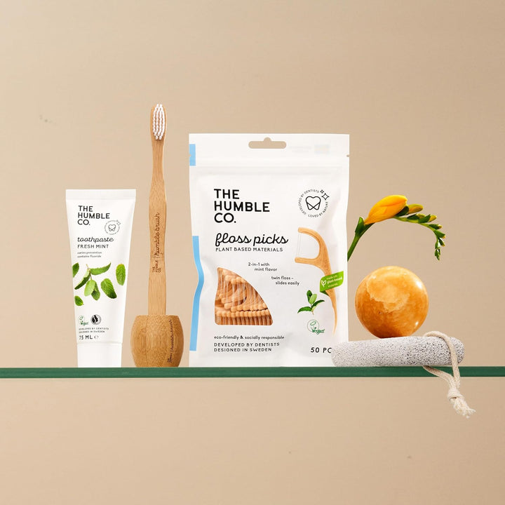 - Dental Floss Picks - Mint Flavour - Slides Easily - Developed by Dentists - Designed in Sweden - Teeth Cleaning - Sustainable & Reusable - Vegan & Cruelty-Free - 50P