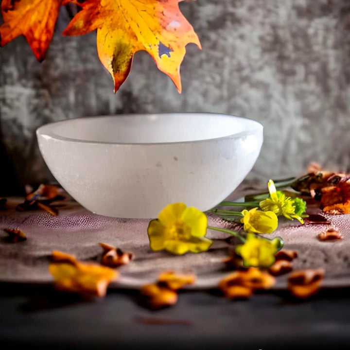 Crystal Selenite Charging round Shape Handmade Bowl Alter Cleansing Spiritual Energy Healing Plate Charge White Dish Meditation Tumbles Creative Dish Jewelry Storage Decoration or Gift