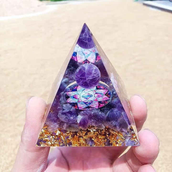 Moonstone Crystals Orgone Pyramid, Amethyst Crystal Nature Reiki Chakra Crystals and Gemstones Gifts for Friend Orgonite Pyramid Crystal Healing Spiritual Gifts for Women (6Cm)