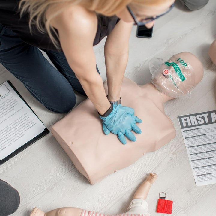 CPR Face Shield Mask with One Way Valve, CPR Mask Keychain Ring,Keychain Mask Disposable Emergency Kit CPR Face Shields Pocket Mask for First Aid or AED Training (6)