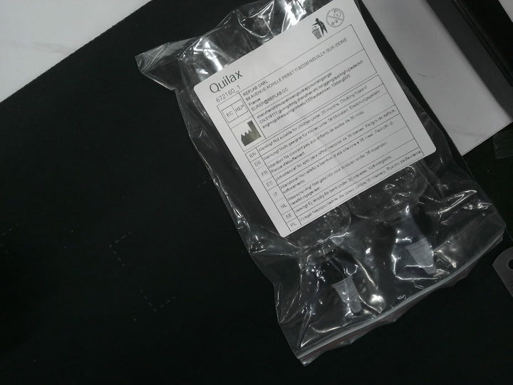 2 Pcs Hair Dye Bottle,250 ML Empty Hairs Oil Bottle for Hair Coloring, Plastic Hairs Color Bottles with Clear Graduated Scale Twist-On Top Tip Cap, Refillable Bottles for Liquid