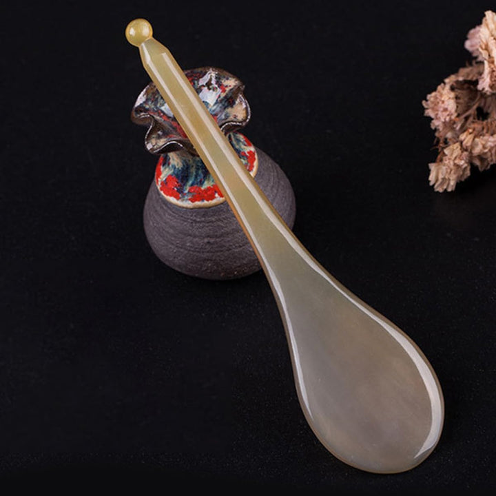 Natural Yak Horn Gua Sha Tool for Face Massage Beauty Scraping Board to Circulation Reduce Puffiness Smooth Fine Lines Suitable for Skin Care and Relaxation