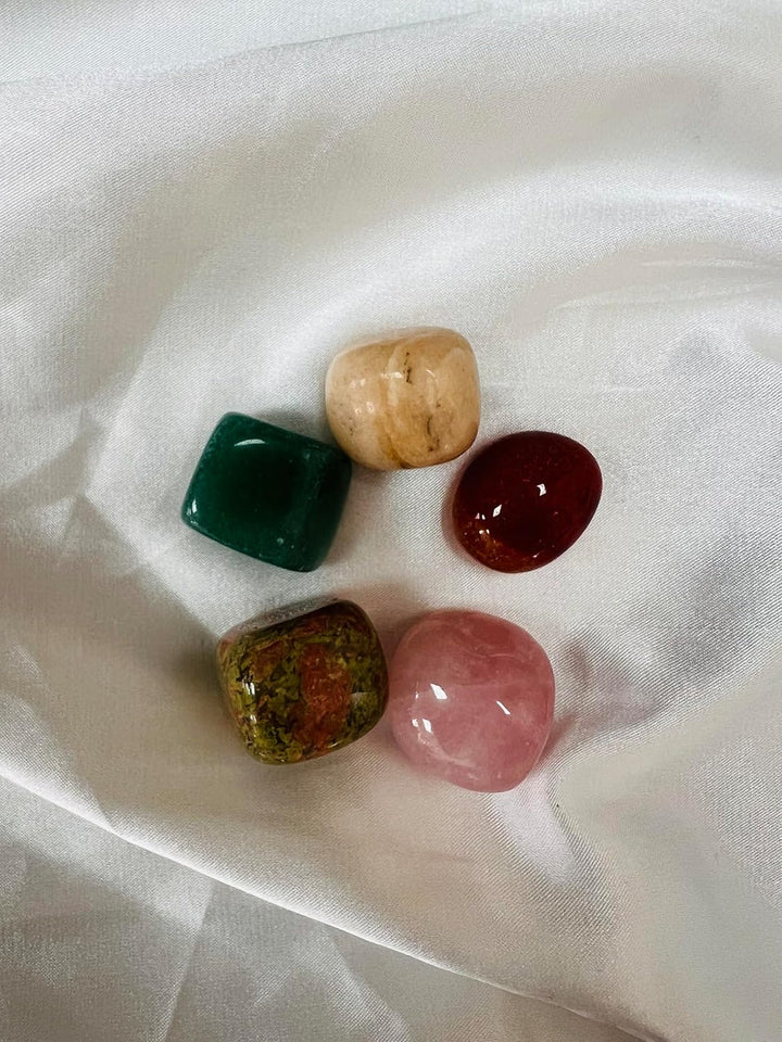 Crystal Set for Fertility & Pregnancy –Natural Healing Stones for Women Crystals & Palm Stones – Reiki Chakra Balancing Kit for Conception, Emotional Healing, Meditation & Positive Energy Gift for Mum