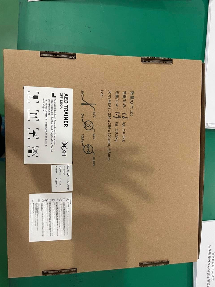 AED Trainer, Rechargeable Defibrillator Trainer with Remote Control, CPR Training Defibrillator Simulator, 8 Scenarios, 4 Prompts Voice - English, French, Italian, Chinese, -120GA AED Trainer