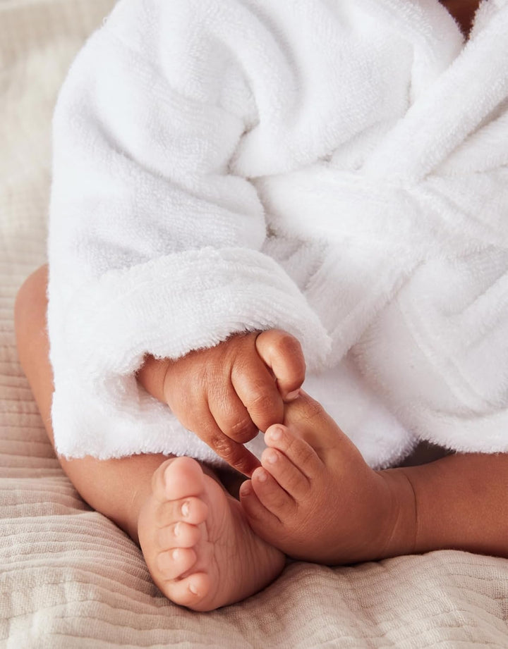 Baby Dressing Gown – Soft & Cozy Hooded Towel Dressing Gown for Babies & Toddlers – Polyester Baby Bathrobe – Newborn Essentials for Bath Time & Everyday Comfort