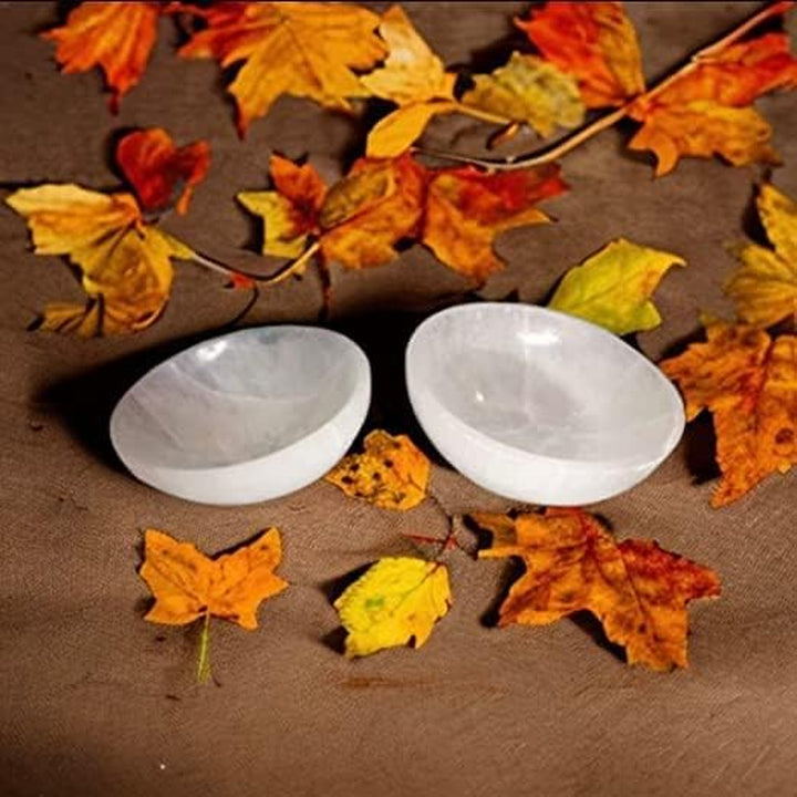 Crystal Selenite Bowl round Shape Handmade Carved Alter Cleansing Charging Spiritual Energy Healing Plate White Dish Meditation Tumbles Creative Decoration Gift (14 Cm)