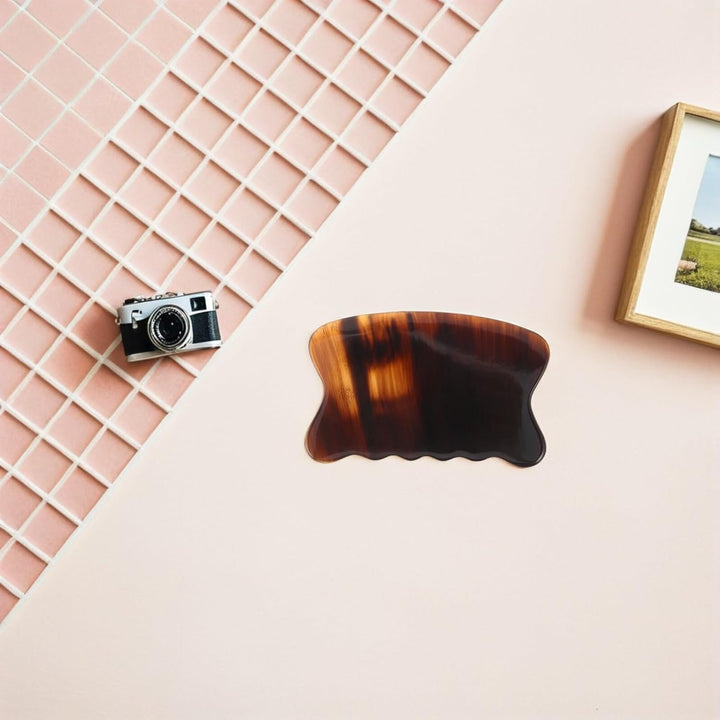 Portable Ox Horn Gua Sha Scraping Board for Full Body and Facial Massage Sturdy Natural Material Traditional Craftsmanship Versatile Manual Tool for Relaxation and Muscle Relief