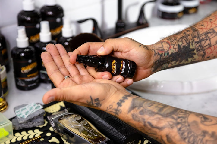 Shave Oil, Pre-Shave Oil Softens Skin and Beard for a Smooth Shave, Helps to Reduce Razor Irritation and Razor Burn, Lightweight Non-Greasy Formula Ideal for Sensitive Skin 30Ml