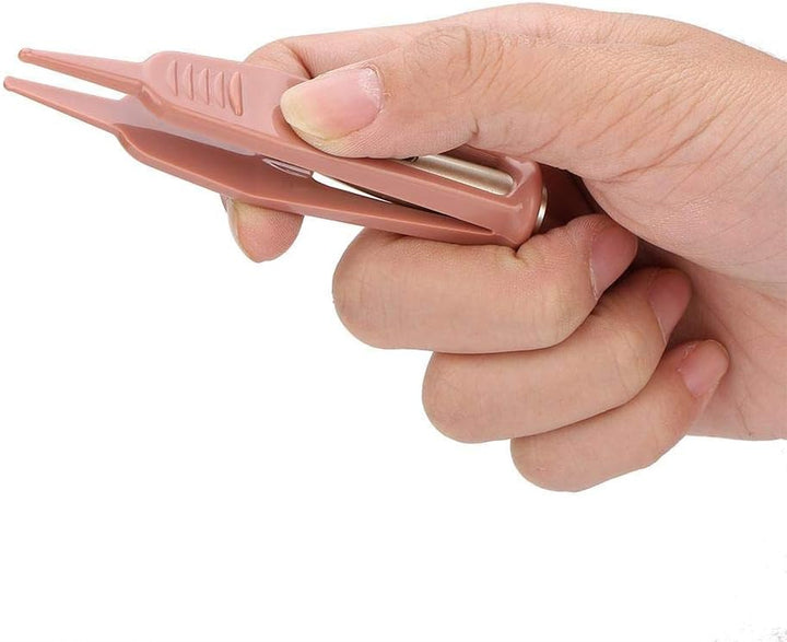 Baby Nasal Tweezer, Anti-Skid Safety Round-Head Baby Cleaning Tweezers Ear Nose Navel Cleaner Clip Tool with LED Light