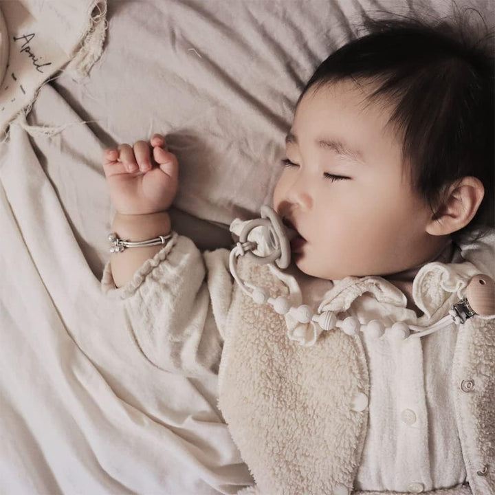 Dummy Clip, 2 Pack Silicone Dummy Clips with Wooden Design Pacifier Holder Clip, Soft Flexible Pacifier Clips for Boys and Girls (White)