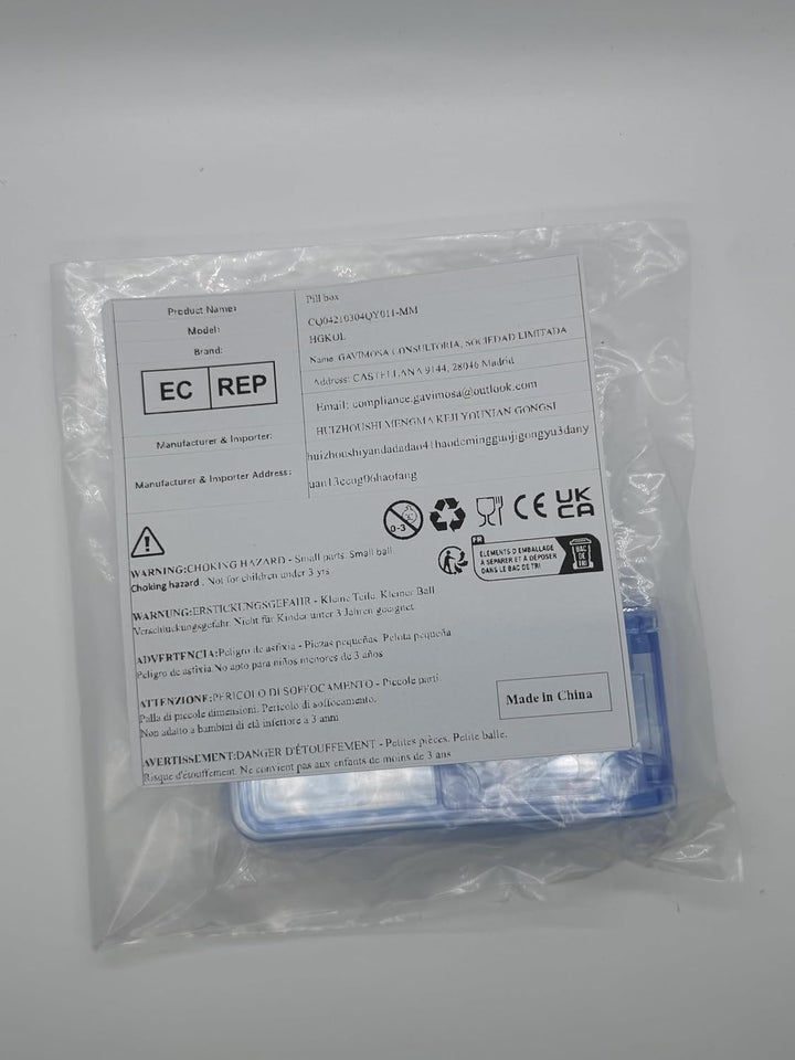 Pill Cutter, Portable Tablet Cutter with Blade and Storage Compartment 2-In-1 Pill Splitter Pill Case Half Quarter for Small or Large Pills Transparent Blue