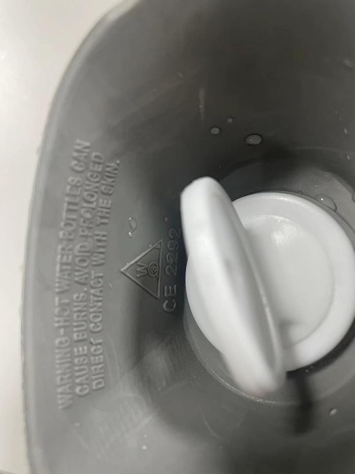 Hot Water Bottle with Fleece Cover - 2L Large Leakproof Hot Water Bag - Soft Hot Water Bottle with Hand Pocket and Natural Rubber -For Hands, Feet, Shoulders, Neck, Abdomen, Legs (Red)