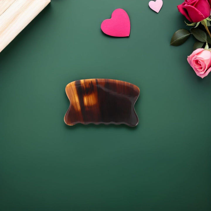 Portable Ox Horn Gua Sha Scraping Board for Full Body and Facial Massage Sturdy Natural Material Traditional Craftsmanship Versatile Manual Tool for Relaxation and Muscle Relief