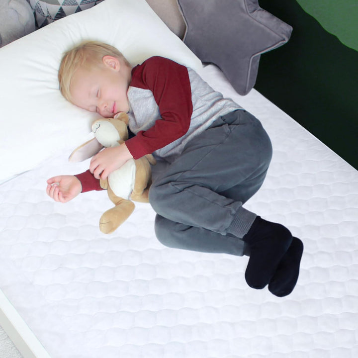 Hygge Sheets® Potty Training Bed Pads | 100% Waterproof | Bed Wetting Sheets for Single and Toddler Beds | Non Slip, Easy to Change at Night | Includes Free Children'S E-Book | UK Brand | Dinosaur