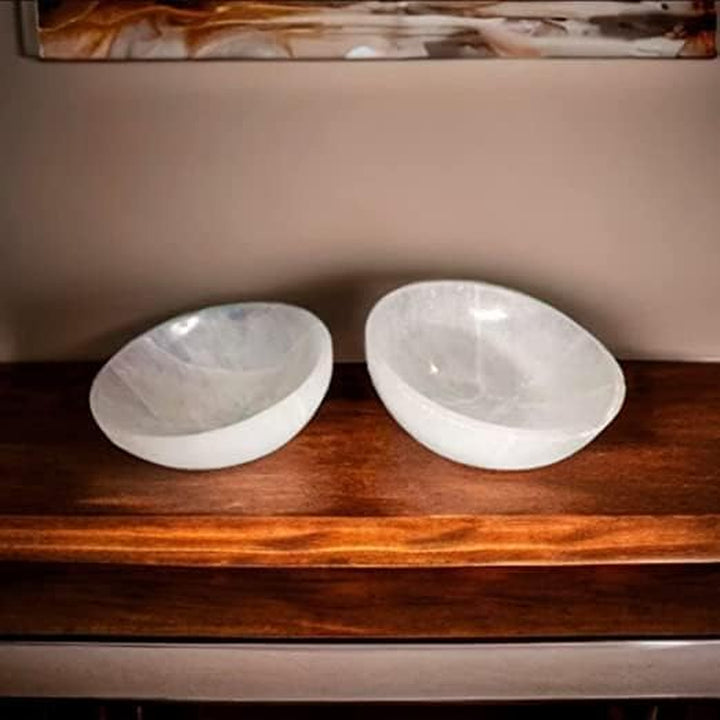Crystal Selenite Bowl round Shape Handmade Carved Alter Cleansing Charging Spiritual Energy Healing Plate White Dish Meditation Tumbles Creative Decoration Gift (14 Cm)