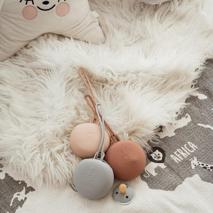 Silicone Dummy Case | Dummy Holder Stores 3 Dummies | Easy to Clean Pacifier Holder | Pacifier Storage Container | Portable Baby Pacifier Case for Travels (Woodchuck)